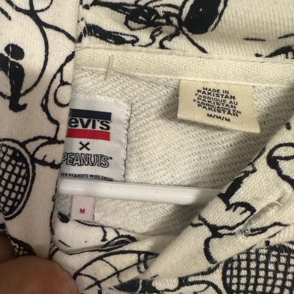 Levi's x Peanuts Snoopy all-over print hoodie. - Picture 2 of 3